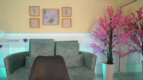 violetjonesx online show from June 4, 2026, 11:38 am