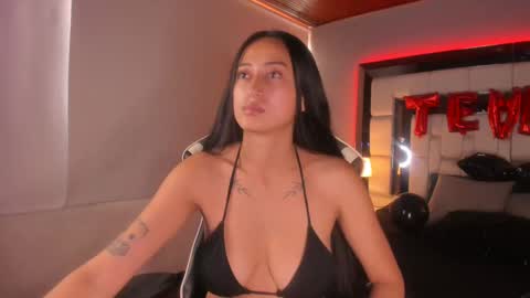 Snapshot of violetskinny chatting on February 18, 2025, 10:03 pm violetskinny online show from February 18, 2025, 10:03 pm