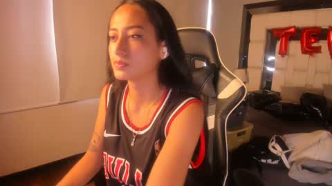 Snapshot of violetskinny chatting on February 23, 2025, 5:29 pm violetskinny online show from February 23, 2025, 5:29 pm