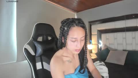 Snapshot of violetskinny chatting on October 1, 2025, 7:42 pm violetskinny online show from October 1, 2025, 7:42 pm