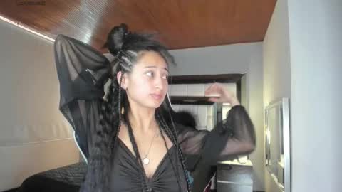 Snapshot of violetskinny chatting on October 3, 2025, 9:34 pm violetskinny online show from October 3, 2025, 9:34 pm