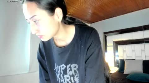 Snapshot of violetskinny chatting on October 15, 2025, 9:59 pm violetskinny online show from October 15, 2025, 9:59 pm