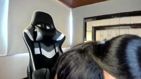 Snapshot of violetskinny chatting on October 20, 2025, 6:19 pm violetskinny online show from October 20, 2025, 6:19 pm