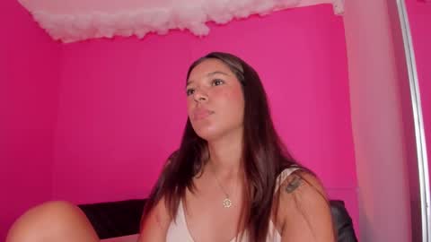 Snapshot of violett_24_ chatting on March 6, 2025, 3:35 pm violett_24_ online show from March 6, 2025, 3:35 pm