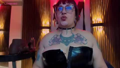violett_8 online show from July 1, 2026, 8:52 pm