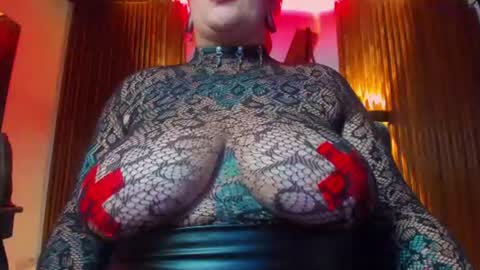 violett_8 online show from July 22, 2026, 8:33 pm