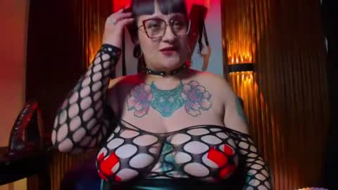 violett_8 online show from July 25, 2026, 3:26 am