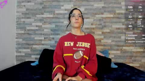 Snapshot of violett__golden chatting on October 6, 2025, 2:03 pm ViolettGolden online show from October 6, 2025, 2:03 pm