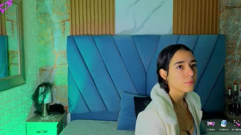 Snapshot of violett__golden chatting on October 9, 2025, 11:08 am ViolettGolden online show from October 9, 2025, 11:08 am