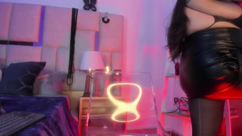 Violett  online show from December 20, 2025, 7:32 pm