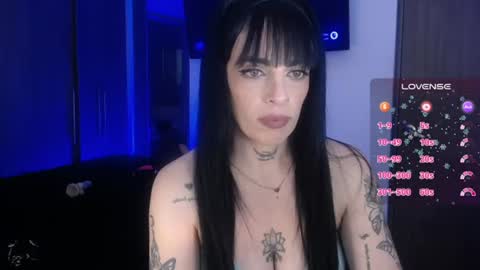 violett  Independent model online show from July 6, 2026, 10:56 pm