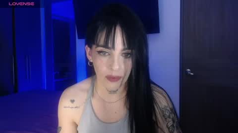 violett  Independent model online show from July 16, 2026, 1:33 am