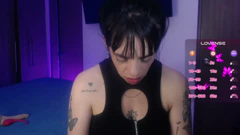 violett  Independent model online show from July 24, 2026, 4:32 am