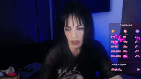violett  Independent model online show from July 27, 2026, 4:19 am
