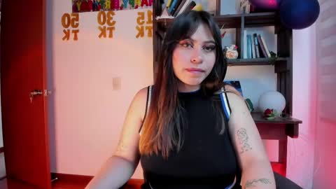 Snapshot of violett_red chatting on June 3, 2026, 8:47 pm Violeta online show from June 3, 2026, 8:47 pm
