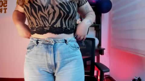 Snapshot of violett_red chatting on June 6, 2026, 12:05 am Violeta online show from June 6, 2026, 12:05 am