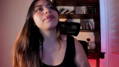 Snapshot of violett_red chatting on June 23, 2026, 9:13 pm Violeta online show from June 23, 2026, 9:13 pm