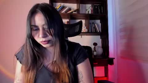 Snapshot of violett_red chatting on June 25, 2026, 9:52 pm Violeta online show from June 25, 2026, 9:52 pm