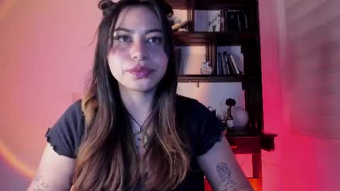 Snapshot of violett_red chatting on June 27, 2026, 12:26 am Violeta online show from June 27, 2026, 12:26 am