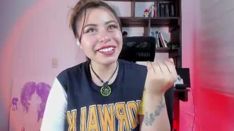 Snapshot of violett_red chatting on July 14, 2026, 11:43 pm Violeta online show from July 14, 2026, 11:43 pm