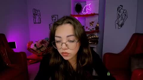 violett_shy online show from March 5, 2025, 7:27 am