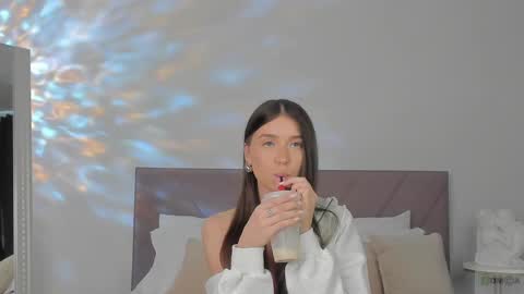violetta_finch online show from March 11, 2025, 1:12 pm