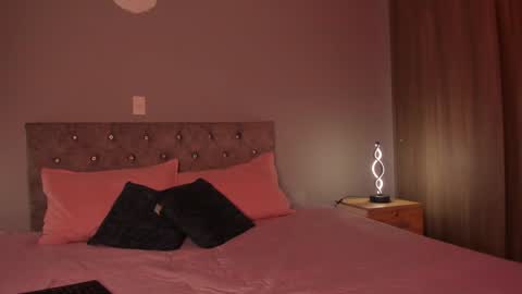 violetta independent model online show from December 23, 2024, 7:49 am