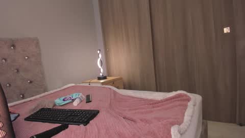 violetta independent model online show from December 29, 2024, 2:21 pm