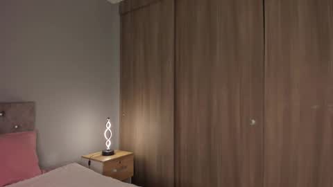 violetta independent model online show from February 12, 2025, 7:02 am