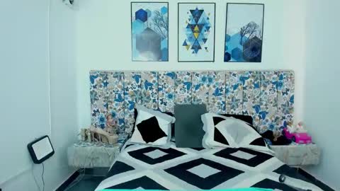 Princess Violet Valerious Follow me IGX violetvalerious online show from April 6, 2026, 2:51 pm