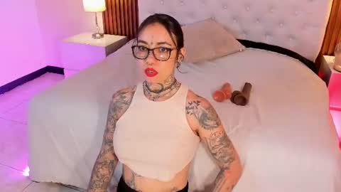 violettaalemida online show from July 18, 2026, 3:54 am