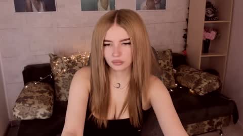 Snapshot of violettaotis chatting on December 23, 2024, 11:57 am ViolettaOtis online show from December 23, 2024, 11:57 am