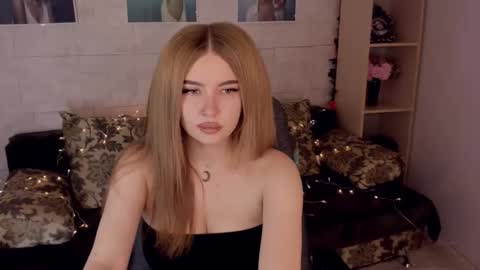 Snapshot of violettaotis chatting on January 3, 2025, 11:35 am ViolettaOtis online show from January 3, 2025, 11:35 am