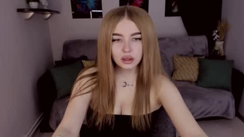 Snapshot of violettaotis chatting on January 8, 2025, 11:32 am ViolettaOtis online show from January 8, 2025, 11:32 am