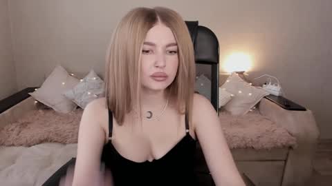 Snapshot of violettaotis chatting on February 19, 2025, 11:28 am ViolettaOtis online show from February 19, 2025, 11:28 am