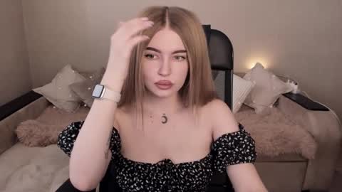 Snapshot of violettaotis chatting on March 10, 2025, 11:21 am ViolettaOtis online show from March 10, 2025, 11:21 am