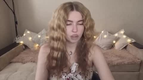 Snapshot of violettaotis chatting on September 11, 2025, 12:05 pm ViolettaOtis online show from September 11, 2025, 12:05 pm