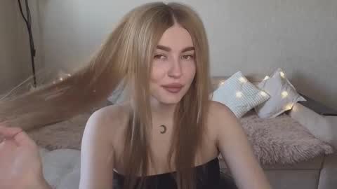 Snapshot of violettaotis chatting on September 21, 2025, 12:07 pm ViolettaOtis online show from September 21, 2025, 12:07 pm