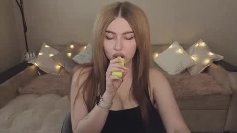 Snapshot of violettaotis chatting on September 22, 2025, 12:51 pm ViolettaOtis online show from September 22, 2025, 12:51 pm