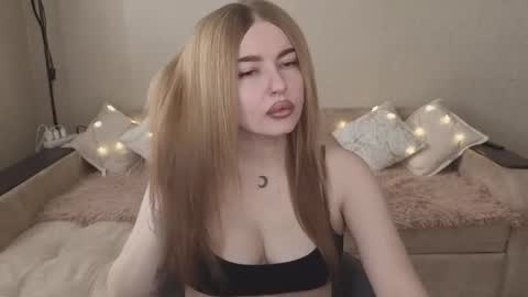 Snapshot of violettaotis chatting on October 5, 2025, 9:40 am ViolettaOtis online show from October 5, 2025, 9:40 am