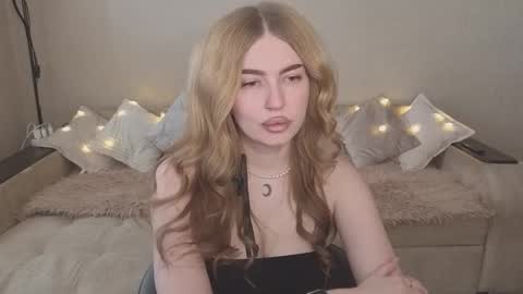 Snapshot of violettaotis chatting on October 9, 2025, 11:30 am ViolettaOtis online show from October 9, 2025, 11:30 am