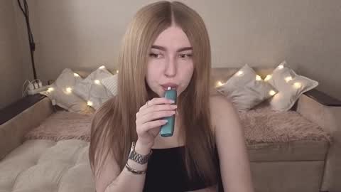 Snapshot of violettaotis chatting on October 24, 2025, 10:11 am ViolettaOtis online show from October 24, 2025, 10:11 am