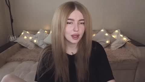 Snapshot of violettaotis chatting on October 25, 2025, 12:45 pm ViolettaOtis online show from October 25, 2025, 12:45 pm