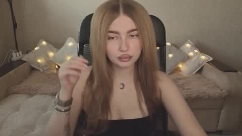 Snapshot of violettaotis chatting on November 3, 2025, 12:28 pm ViolettaOtis online show from November 3, 2025, 12:28 pm