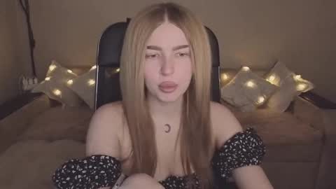 Snapshot of violettaotis chatting on November 10, 2025, 12:15 pm ViolettaOtis online show from November 10, 2025, 12:15 pm