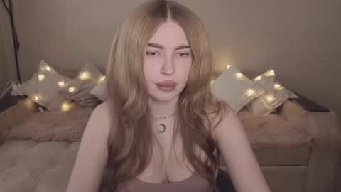 Snapshot of violettaotis chatting on November 18, 2025, 11:47 am ViolettaOtis online show from November 18, 2025, 11:47 am