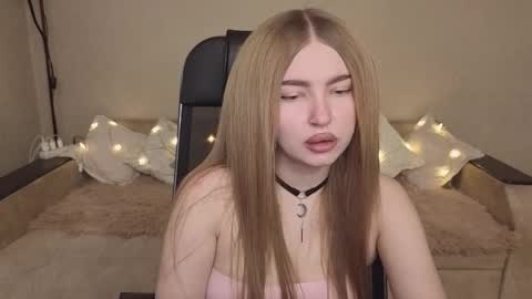 Snapshot of violettaotis chatting on November 24, 2025, 10:59 am ViolettaOtis online show from November 24, 2025, 10:59 am