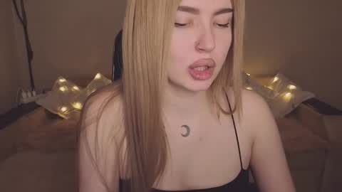 Snapshot of violettaotis chatting on December 3, 2025, 1:42 pm ViolettaOtis online show from December 3, 2025, 1:42 pm