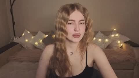 ViolettaOtis online show from March 6, 2026, 2:02 pm