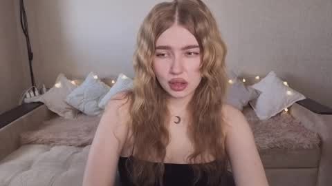 ViolettaOtis online show from June 6, 2026, 11:59 am